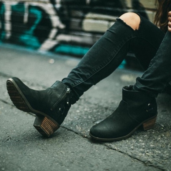 Teva Shoes - ***SOLD*** Teva Black Harness Heel Ankle Boot 6.5